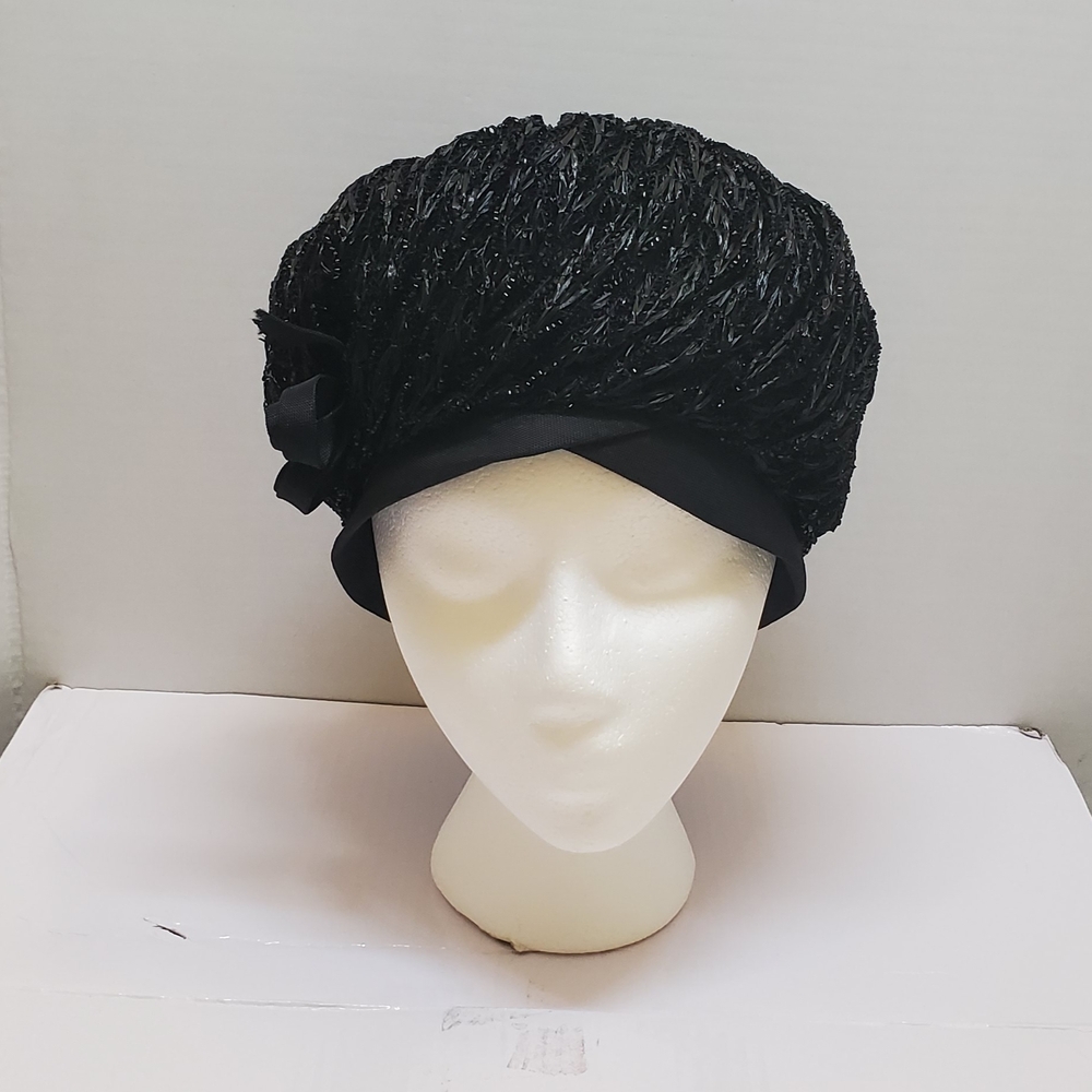Gorgeous 1950s Vintage Black Textured Hat with Bow
